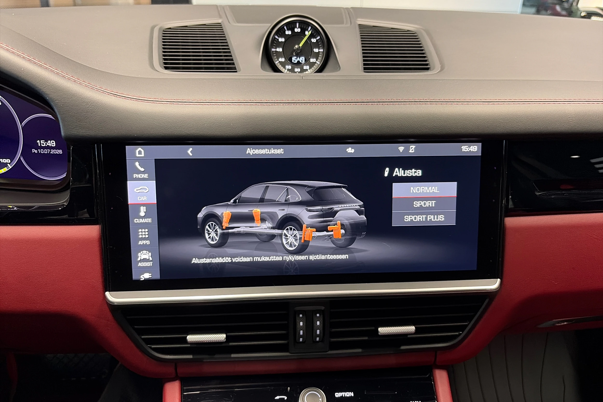 met. Oranssi Porsche Cayenne 2021 kuva 23.