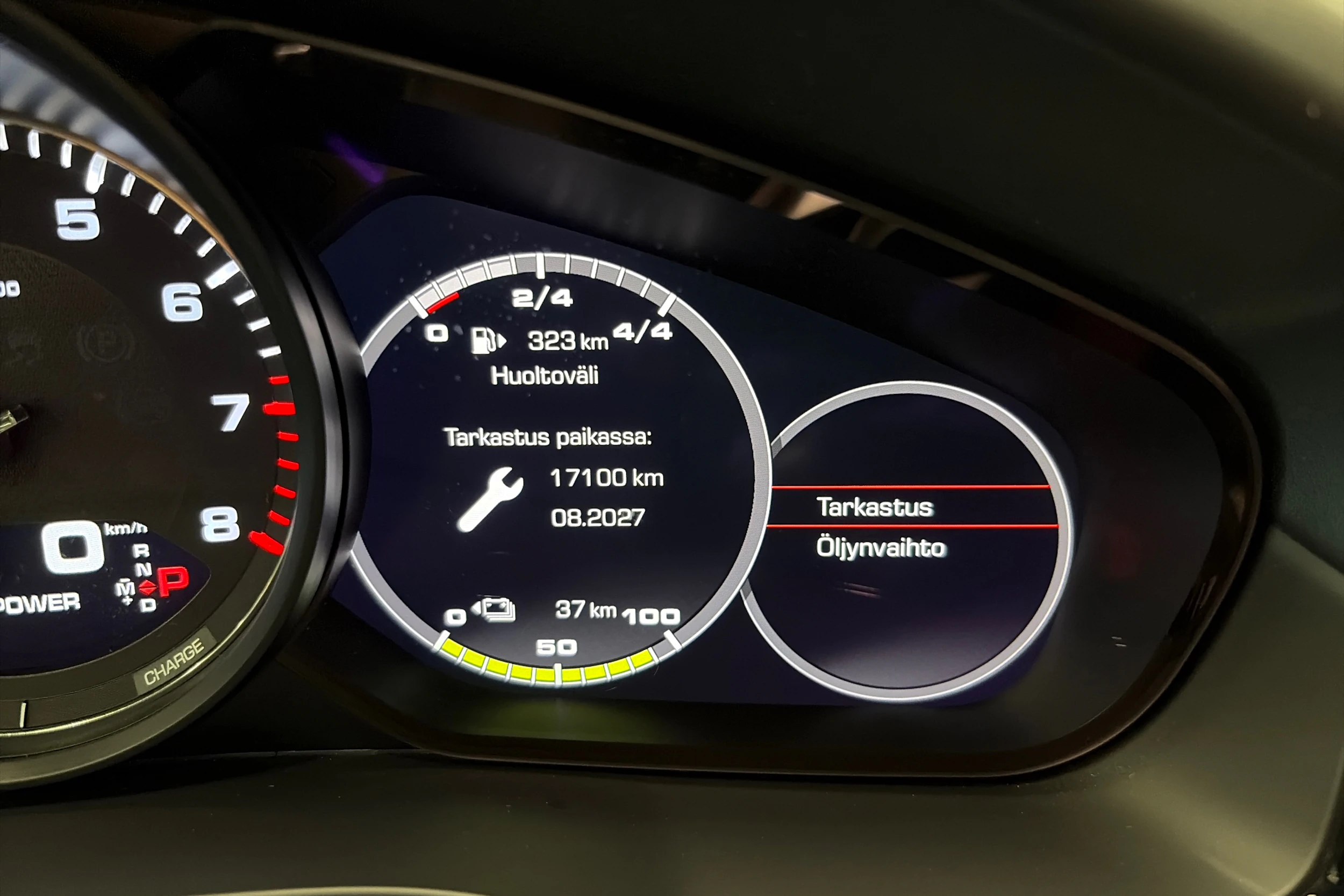 met. Oranssi Porsche Cayenne 2021 kuva 28.