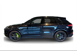 musta Porsche Cayenne 2021 kuva 5.