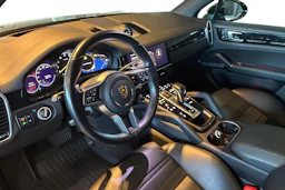 musta Porsche Cayenne 2021 kuva 6.