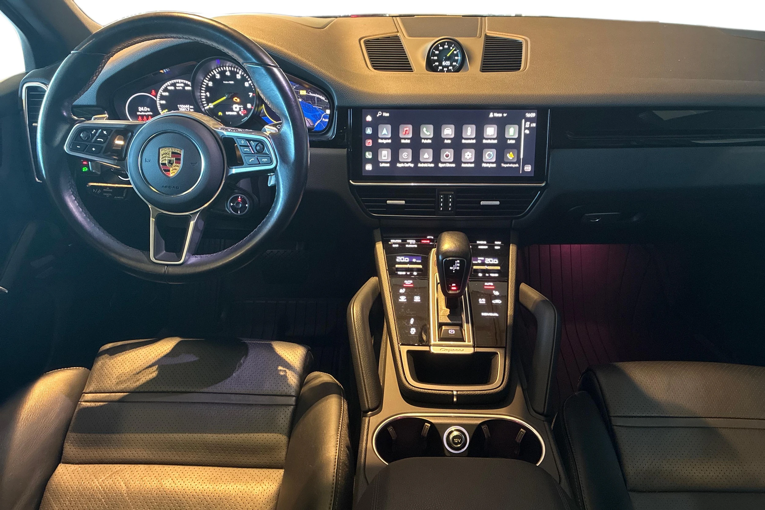musta Porsche Cayenne 2021 kuva 7.