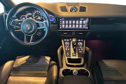 musta Porsche Cayenne 2021 kuva 7.