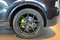 musta Porsche Cayenne 2021 kuva 10.