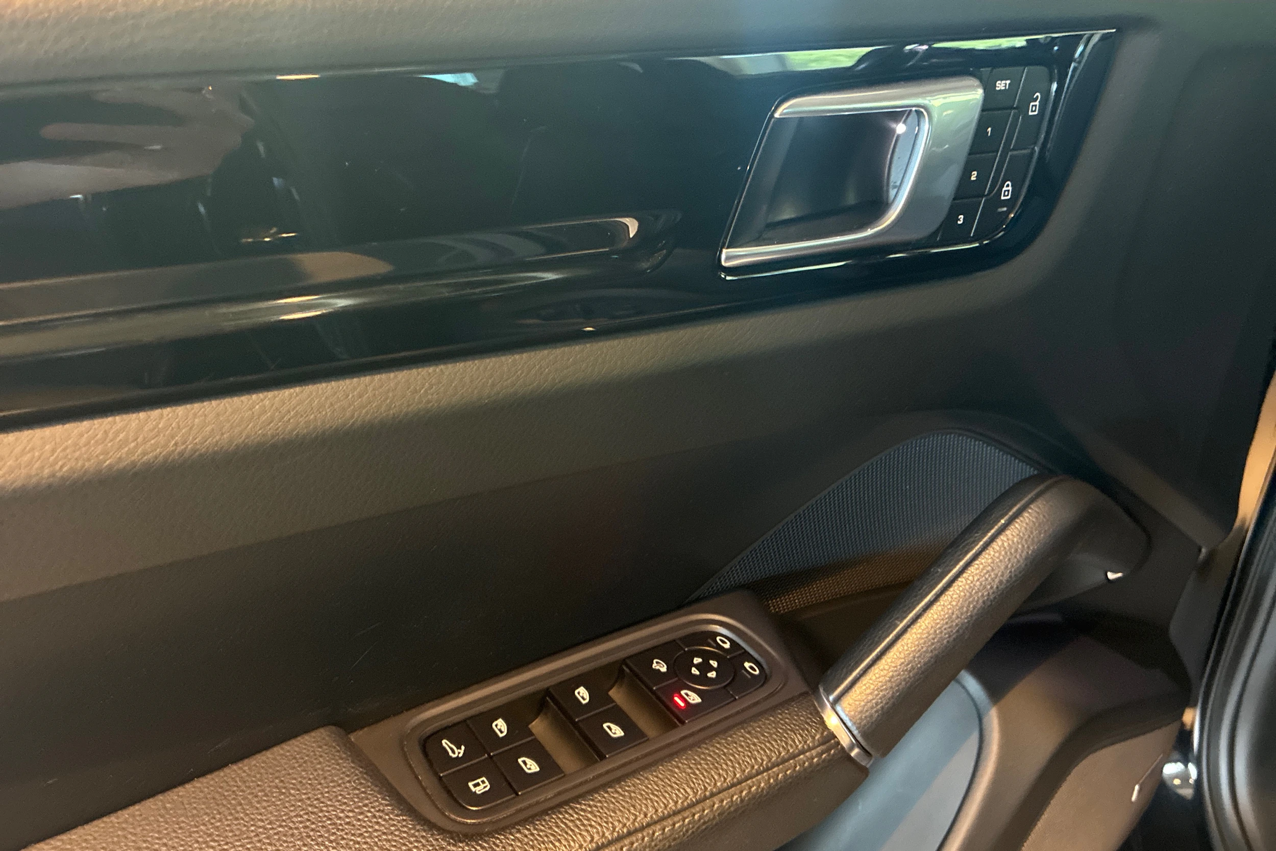 musta Porsche Cayenne 2021 kuva 11.