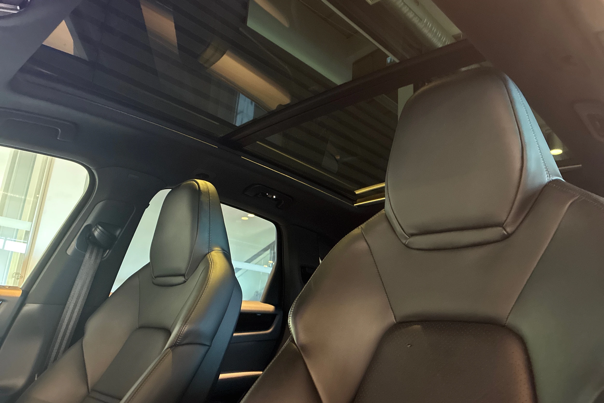 musta Porsche Cayenne 2021 kuva 14.