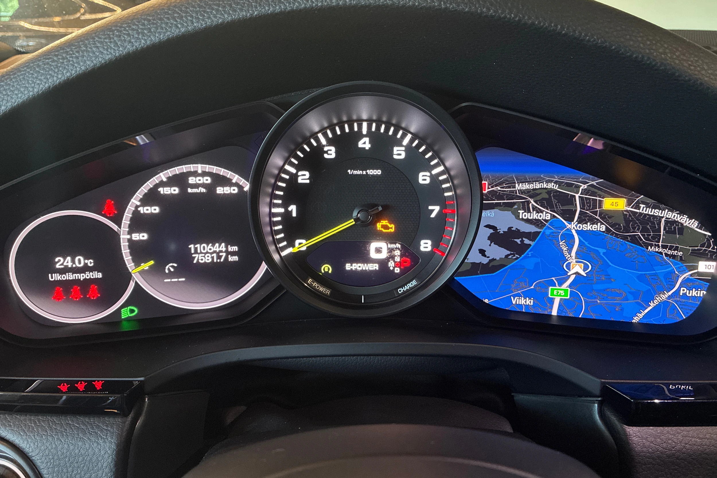musta Porsche Cayenne 2021 kuva 16.