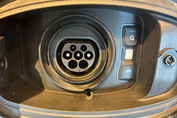 musta Porsche Cayenne 2021 kuva 20.