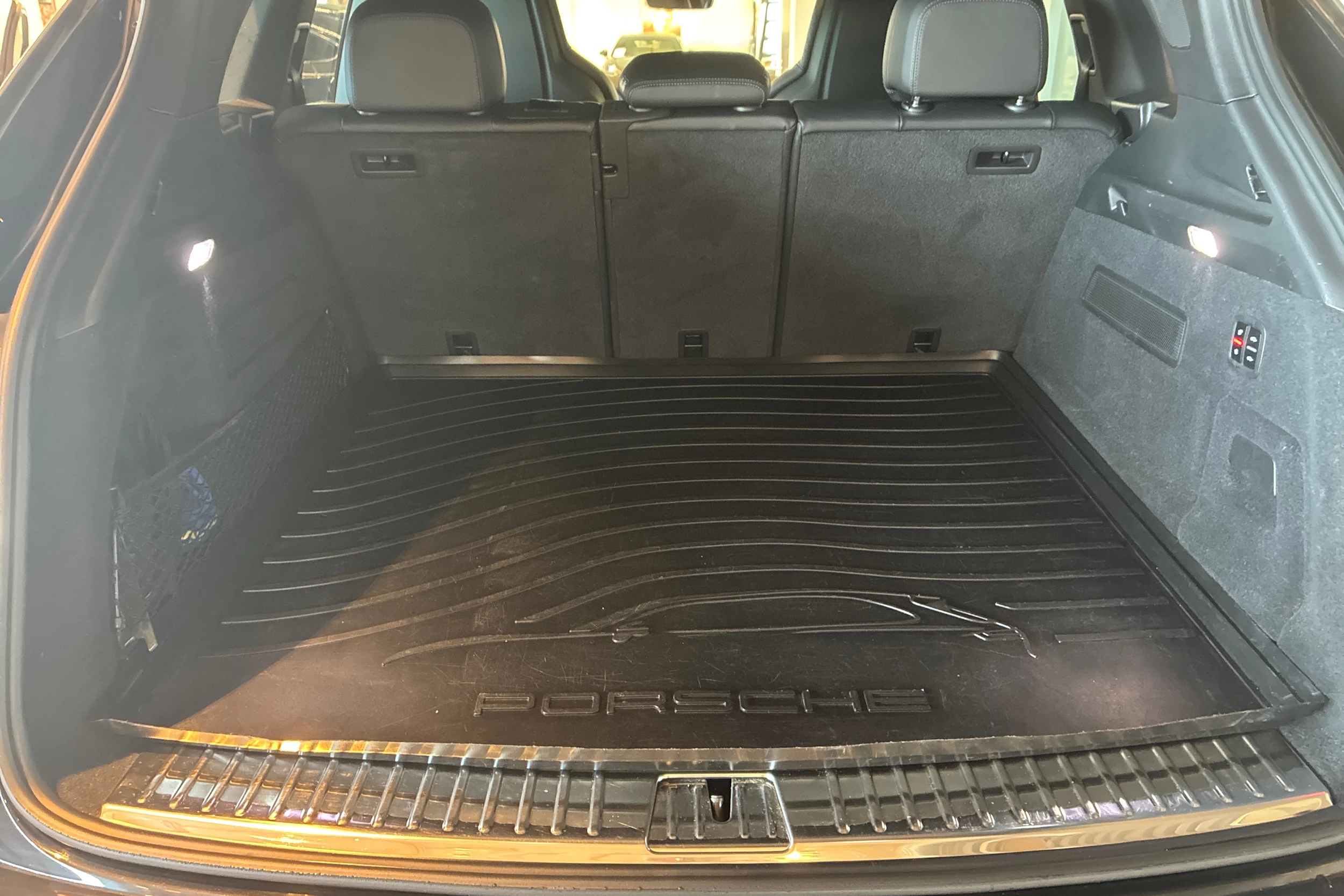 musta Porsche Cayenne 2021 kuva 21.