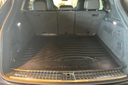 musta Porsche Cayenne 2021 kuva 21.