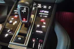 musta Porsche Cayenne 2021 kuva 24.