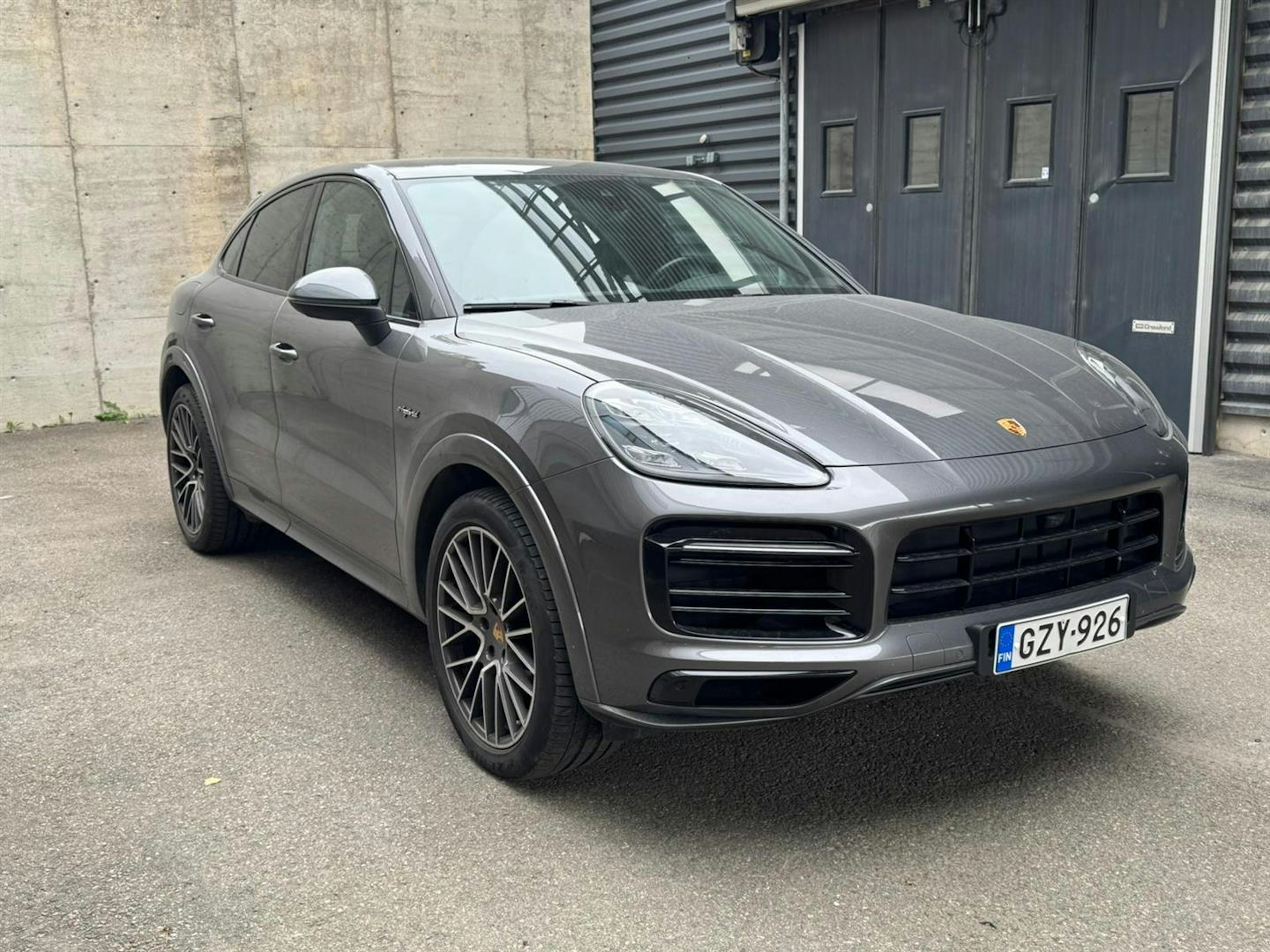 Harmaa Porsche Cayenne 2021 kuva 1.