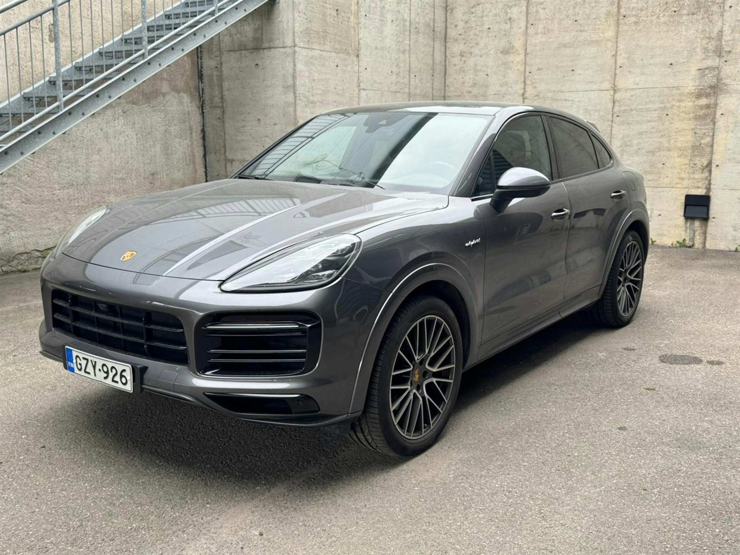 Harmaa Porsche Cayenne 2021 kuva 2.
