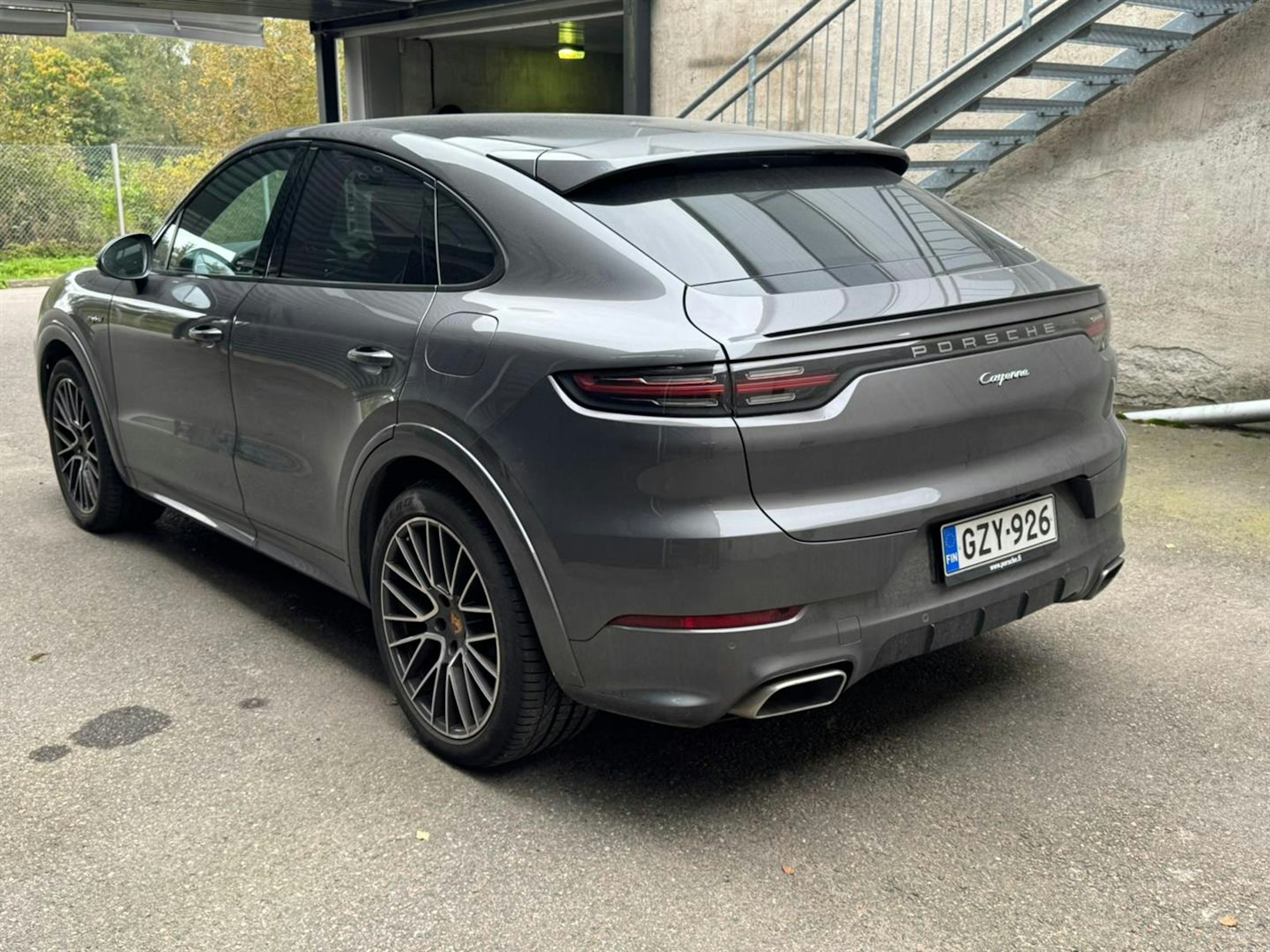 Harmaa Porsche Cayenne 2021 kuva 3.