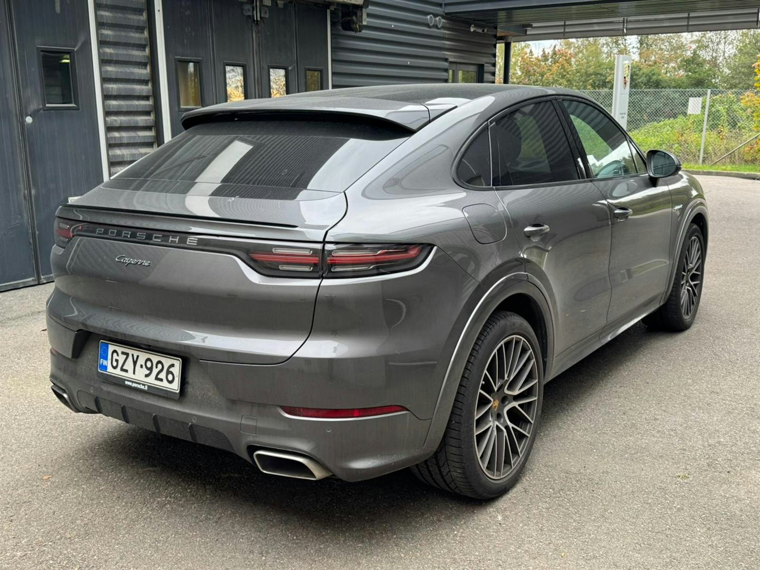 Harmaa Porsche Cayenne 2021 kuva 4.
