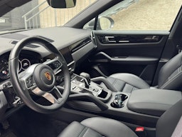 Harmaa Porsche Cayenne 2021 kuva 5.