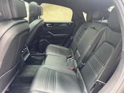 Harmaa Porsche Cayenne 2021 kuva 6.
