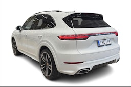 valkoinen Porsche Cayenne 2021 kuva 2.
