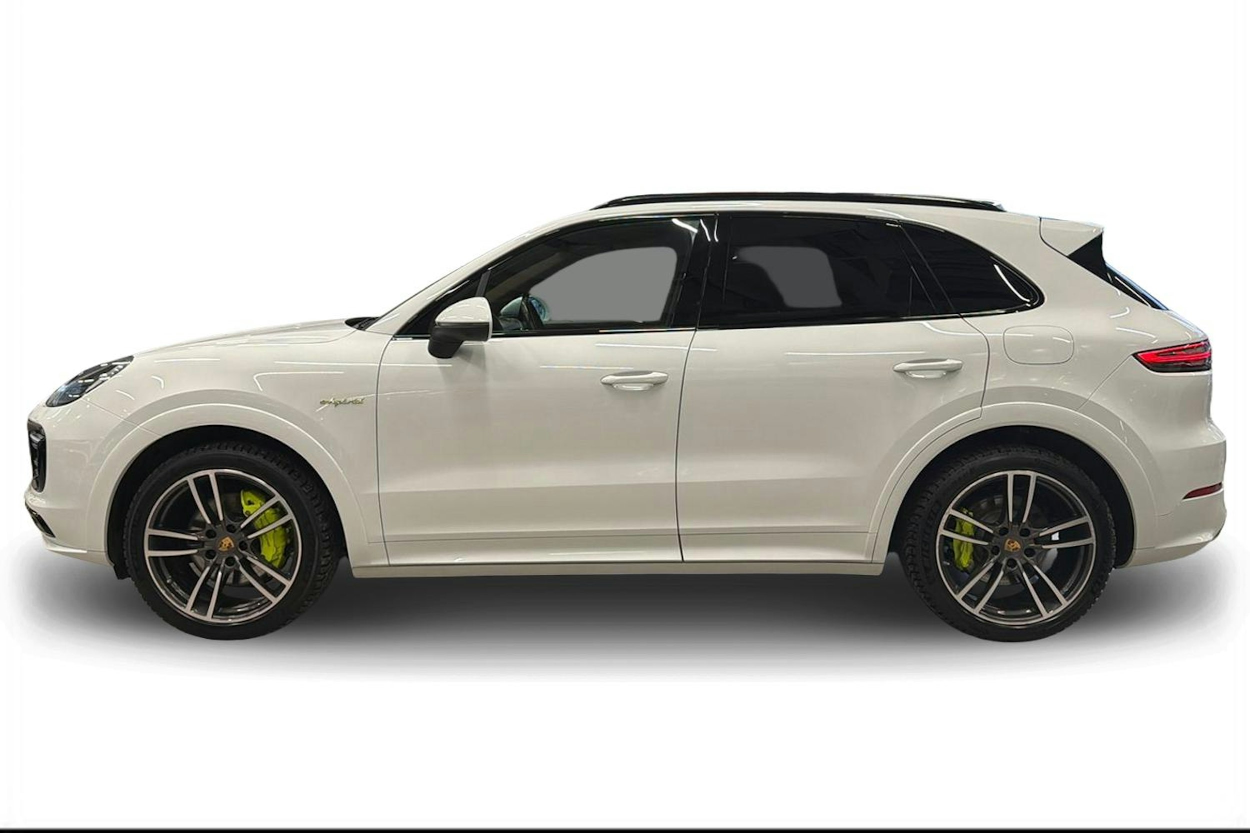 valkoinen Porsche Cayenne 2021 kuva 5.