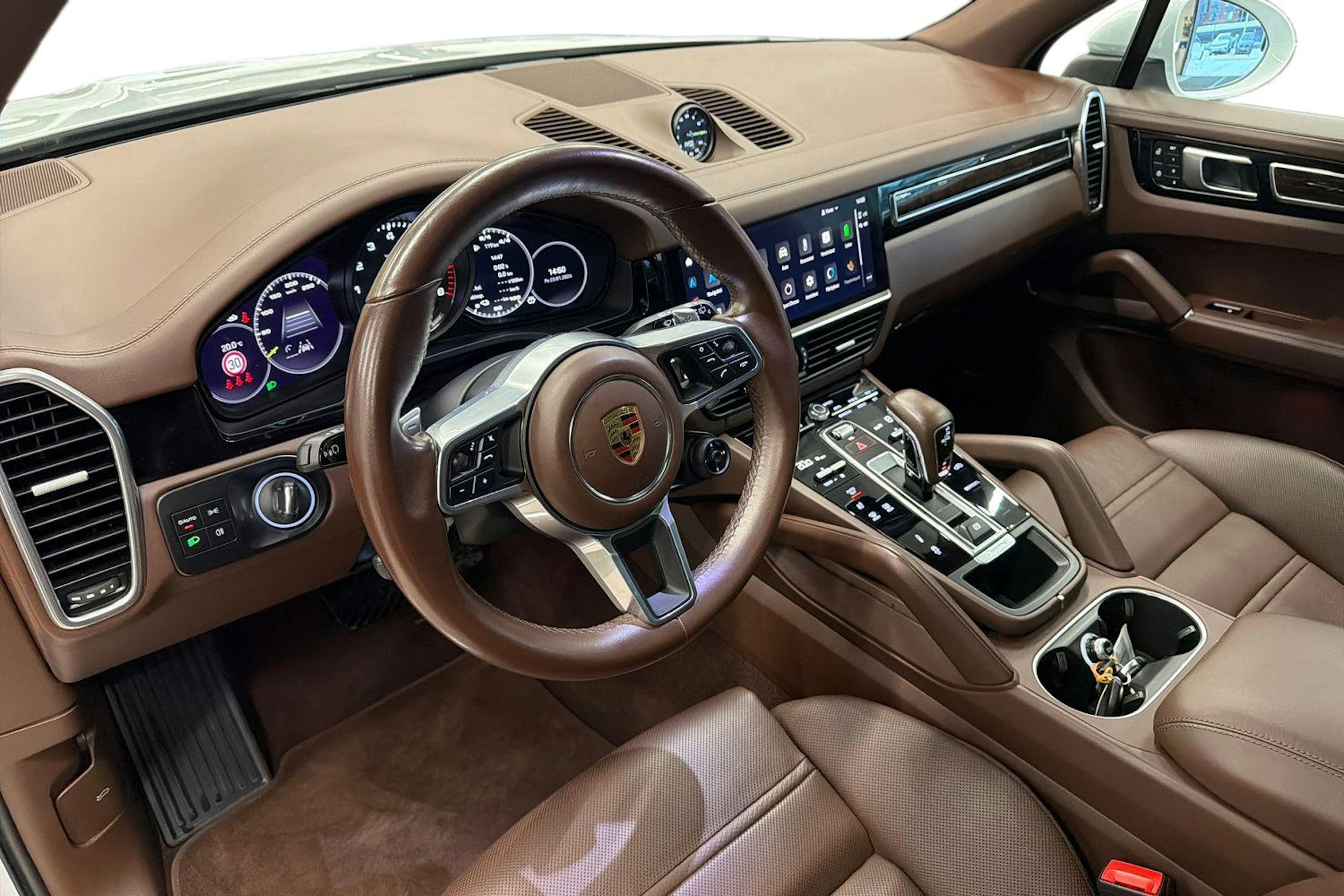 valkoinen Porsche Cayenne 2021 kuva 6.