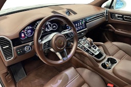 valkoinen Porsche Cayenne 2021 kuva 6.