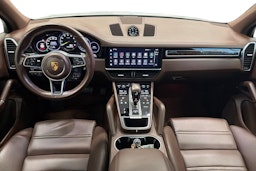 valkoinen Porsche Cayenne 2021 kuva 7.