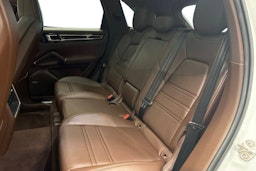 valkoinen Porsche Cayenne 2021 kuva 8.