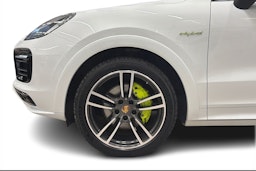 valkoinen Porsche Cayenne 2021 kuva 9.