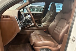 valkoinen Porsche Cayenne 2021 kuva 10.