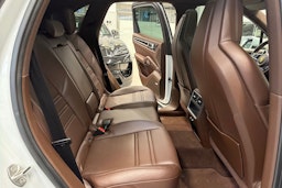 valkoinen Porsche Cayenne 2021 kuva 12.