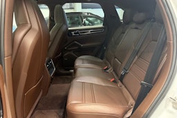 valkoinen Porsche Cayenne 2021 kuva 13.