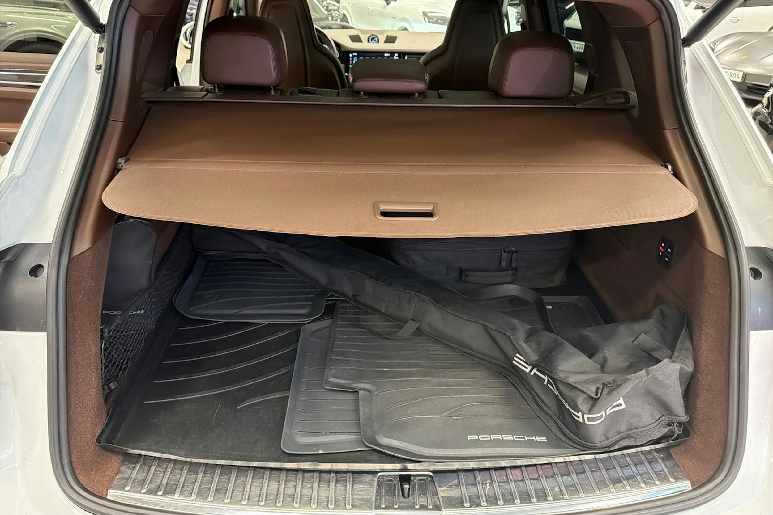 valkoinen Porsche Cayenne 2021 kuva 14.