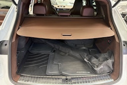 valkoinen Porsche Cayenne 2021 kuva 14.