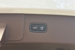 valkoinen Porsche Cayenne 2021 kuva 17.