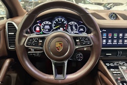 valkoinen Porsche Cayenne 2021 kuva 18.