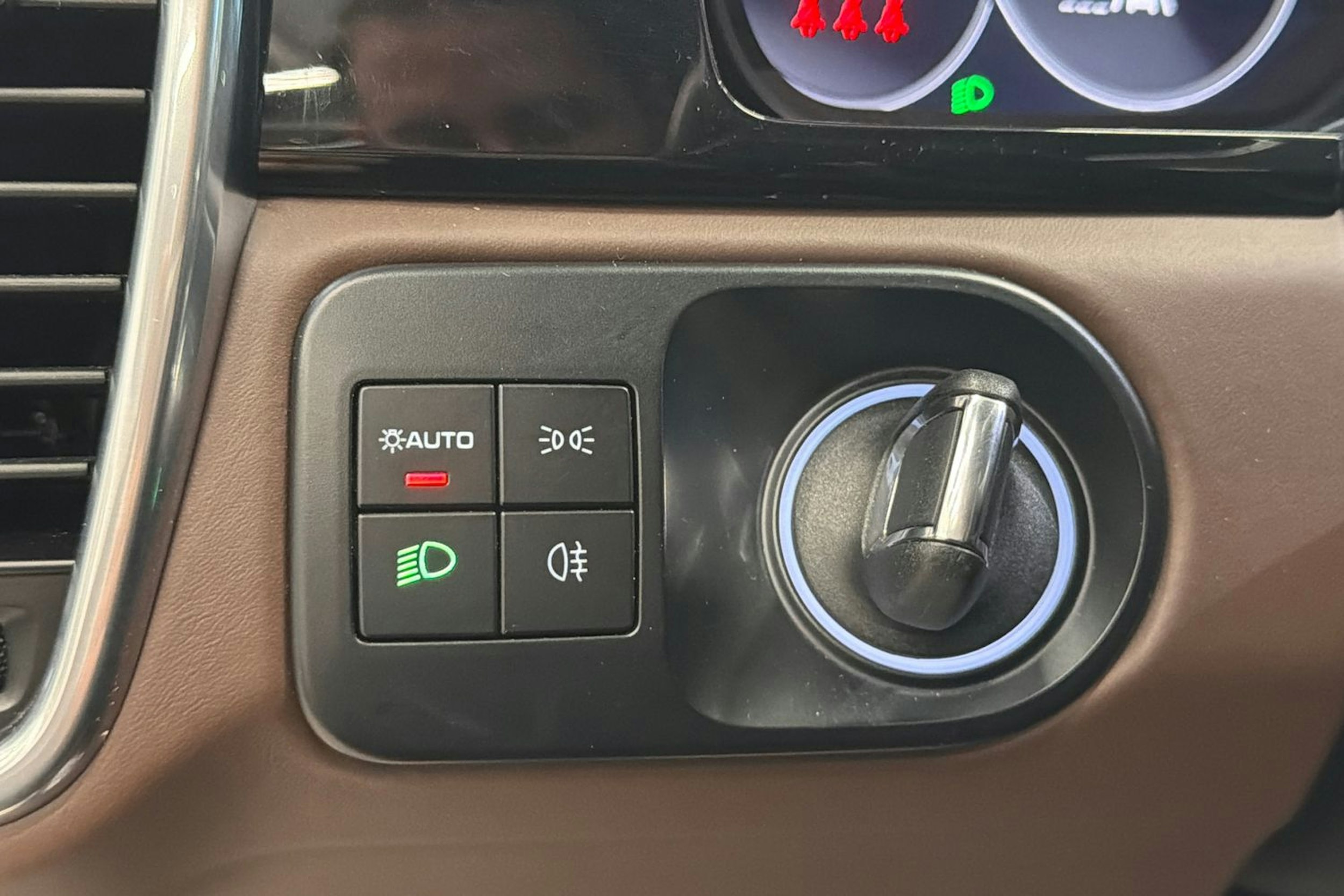 valkoinen Porsche Cayenne 2021 kuva 26.