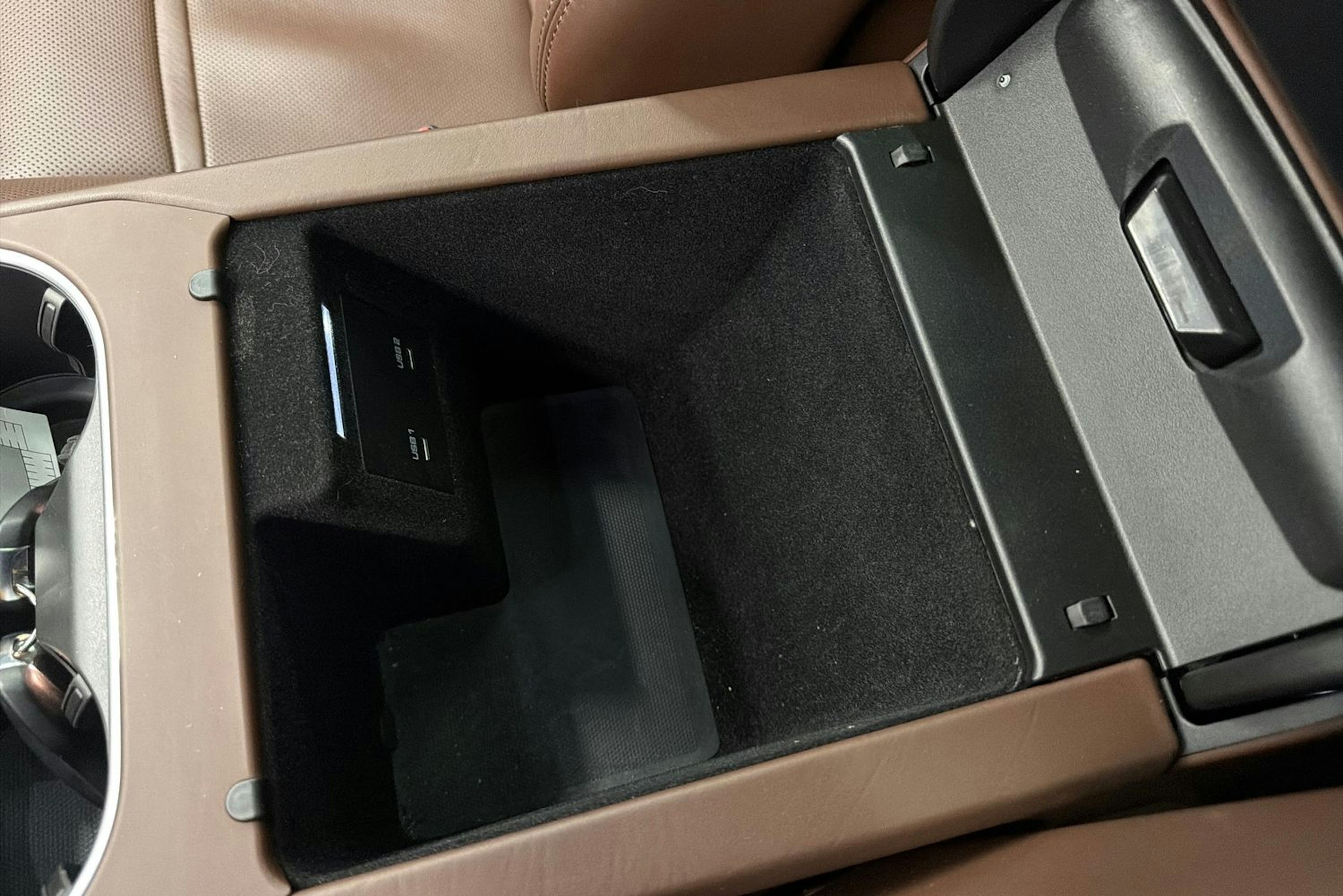 valkoinen Porsche Cayenne 2021 kuva 30.