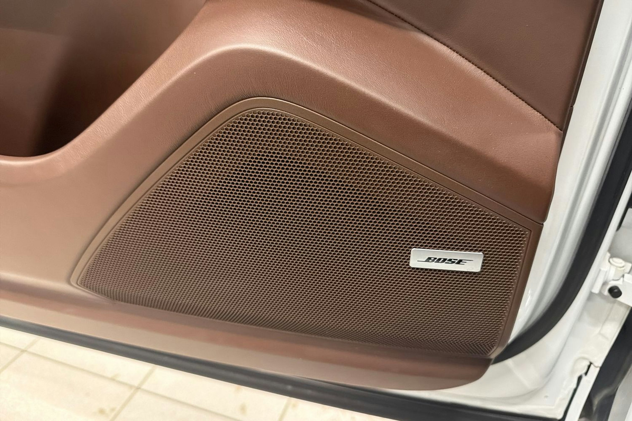 valkoinen Porsche Cayenne 2021 kuva 31.