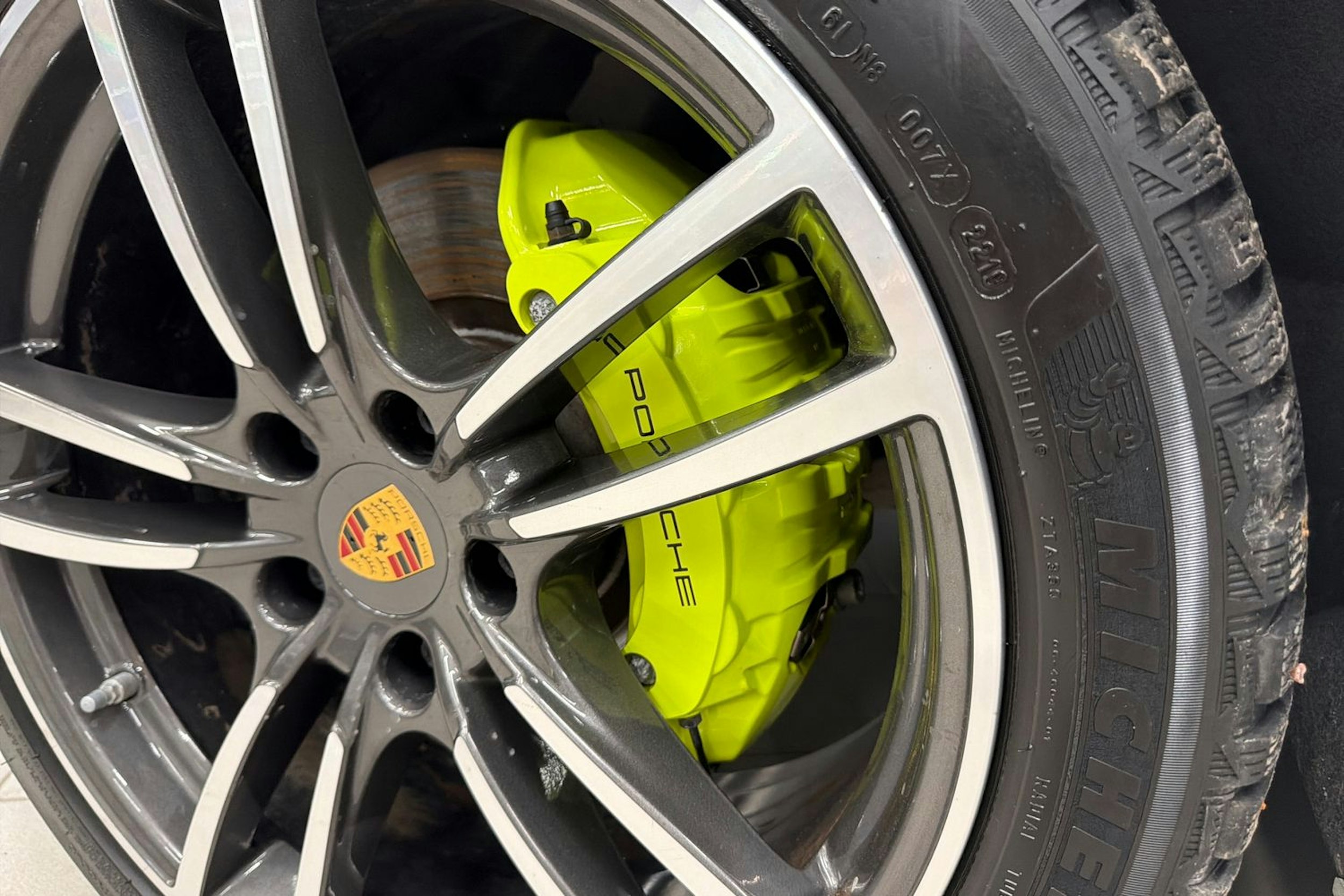 valkoinen Porsche Cayenne 2021 kuva 33.