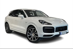 Valkoinen Porsche Cayenne 2021 kuva 1.