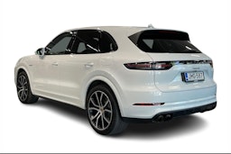 Valkoinen Porsche Cayenne 2021 kuva 2.
