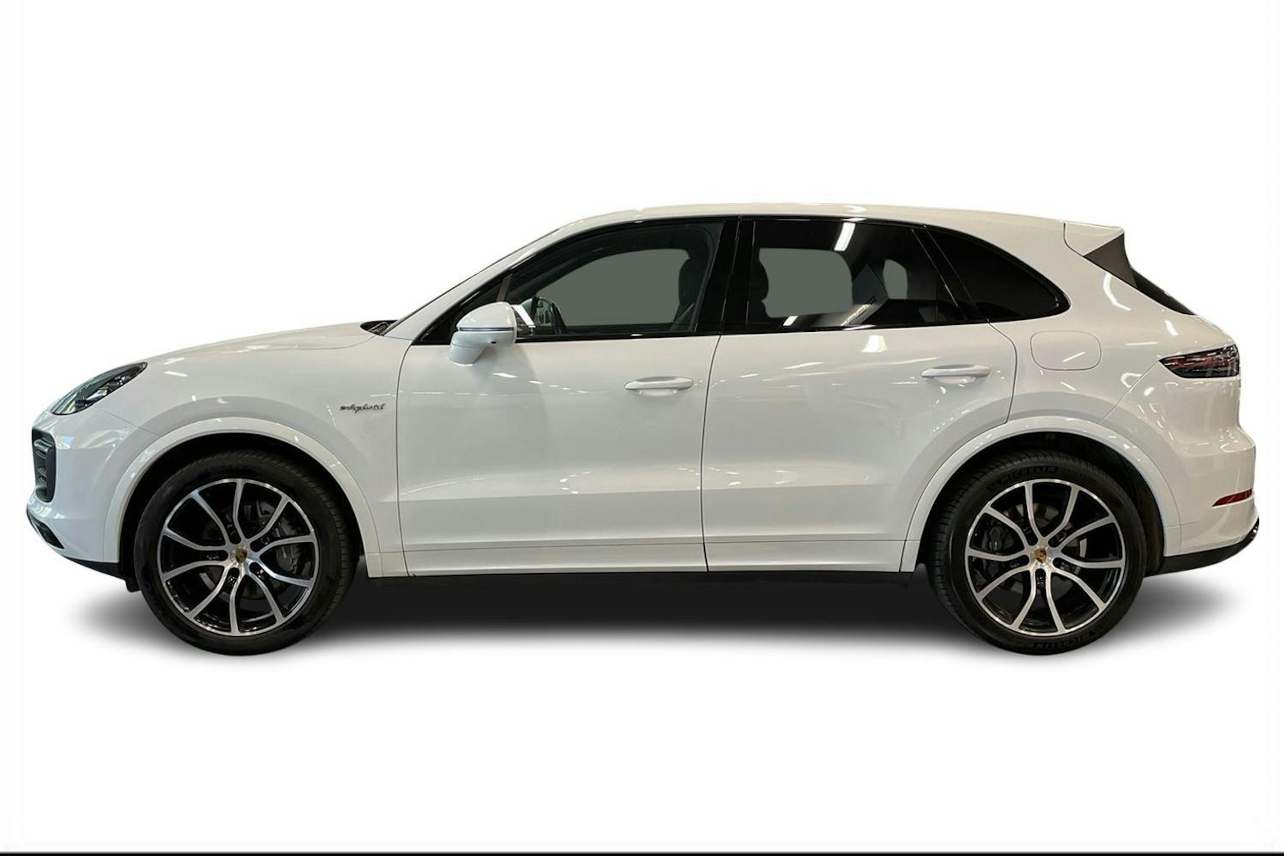 Valkoinen Porsche Cayenne 2021 kuva 5.