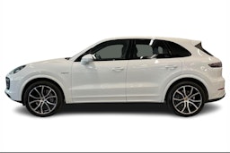 Valkoinen Porsche Cayenne 2021 kuva 5.