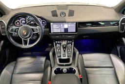 Valkoinen Porsche Cayenne 2021 kuva 7.
