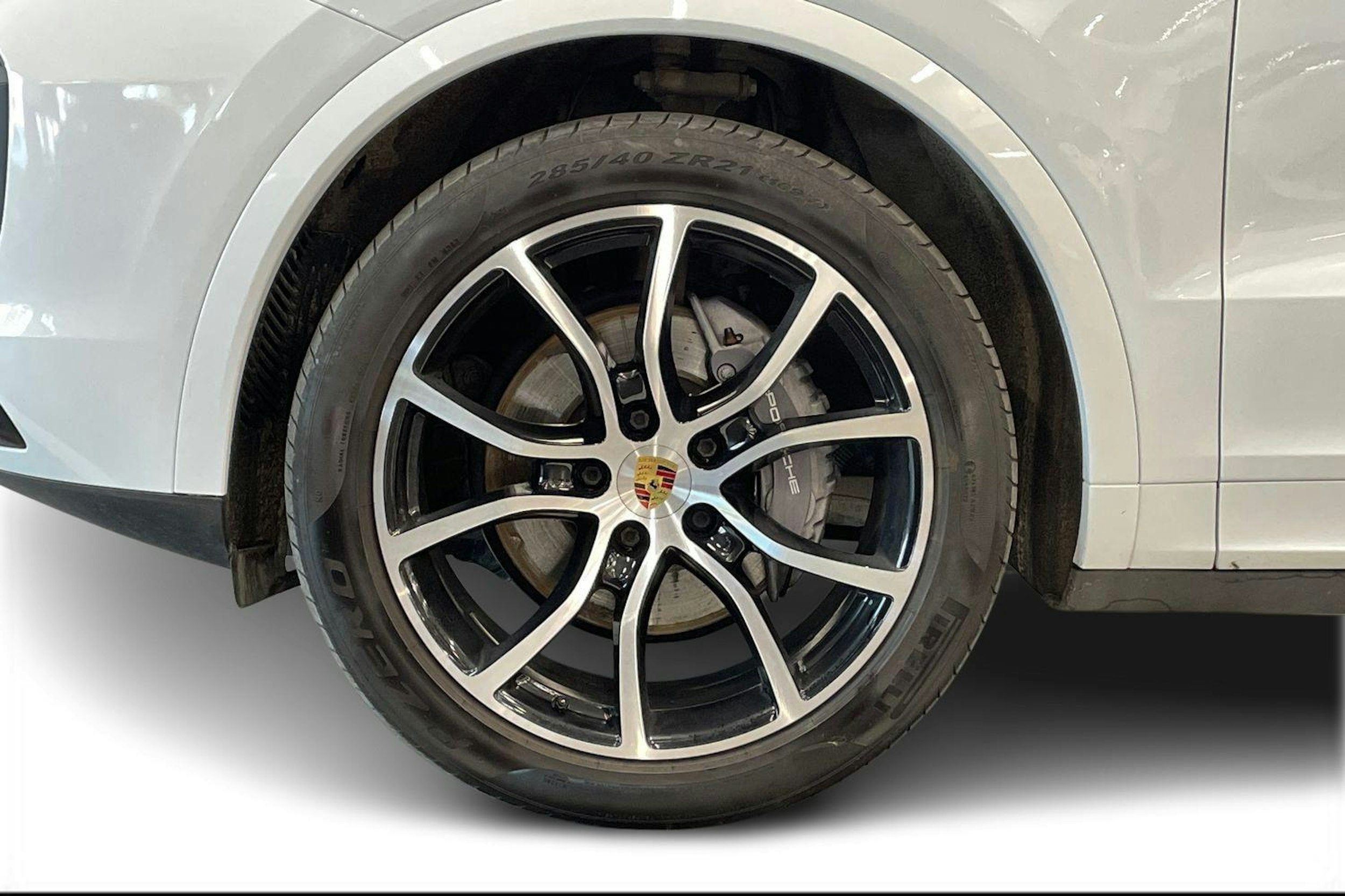 Valkoinen Porsche Cayenne 2021 kuva 9.