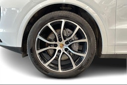 Valkoinen Porsche Cayenne 2021 kuva 9.
