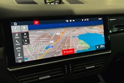 Valkoinen Porsche Cayenne 2021 kuva 10.