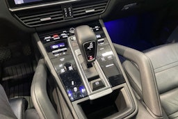 Valkoinen Porsche Cayenne 2021 kuva 15.