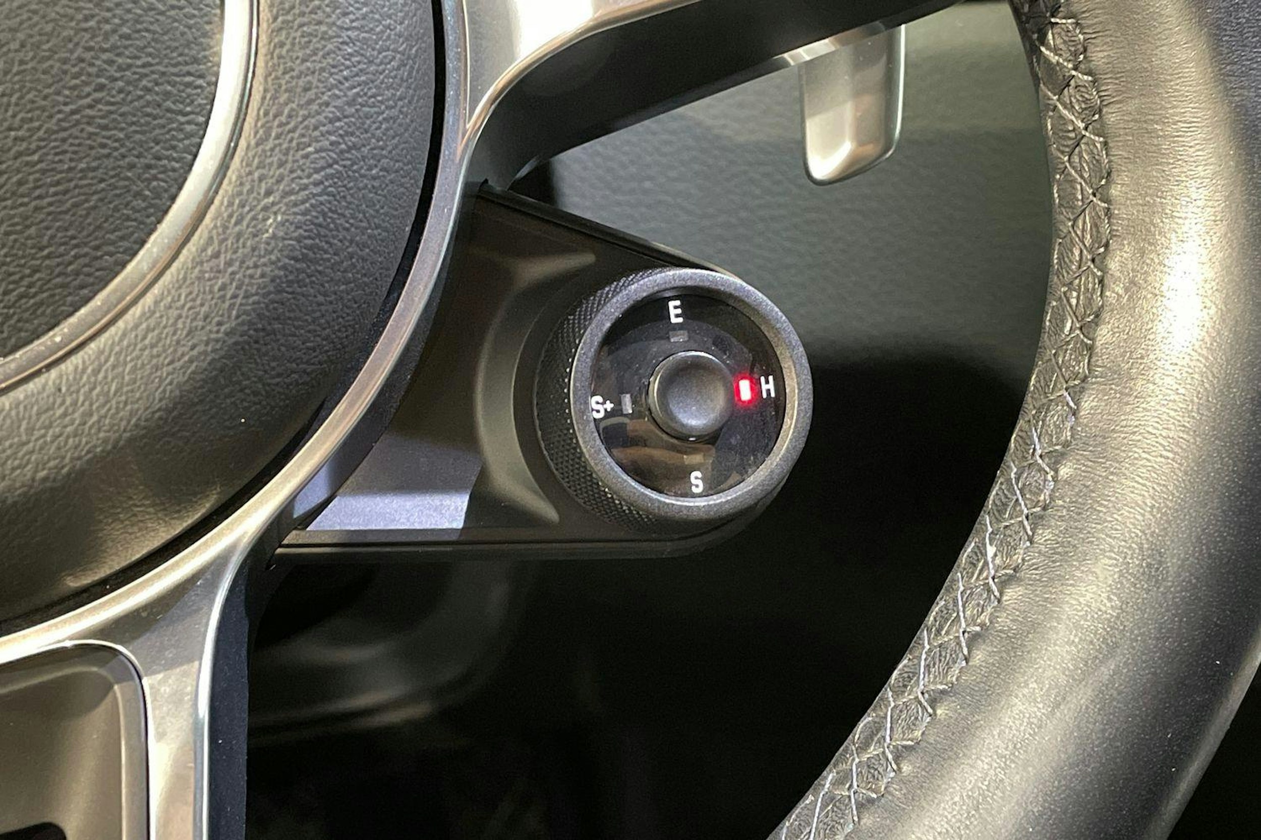 Valkoinen Porsche Cayenne 2021 kuva 17.