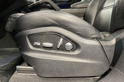 Valkoinen Porsche Cayenne 2021 kuva 19.
