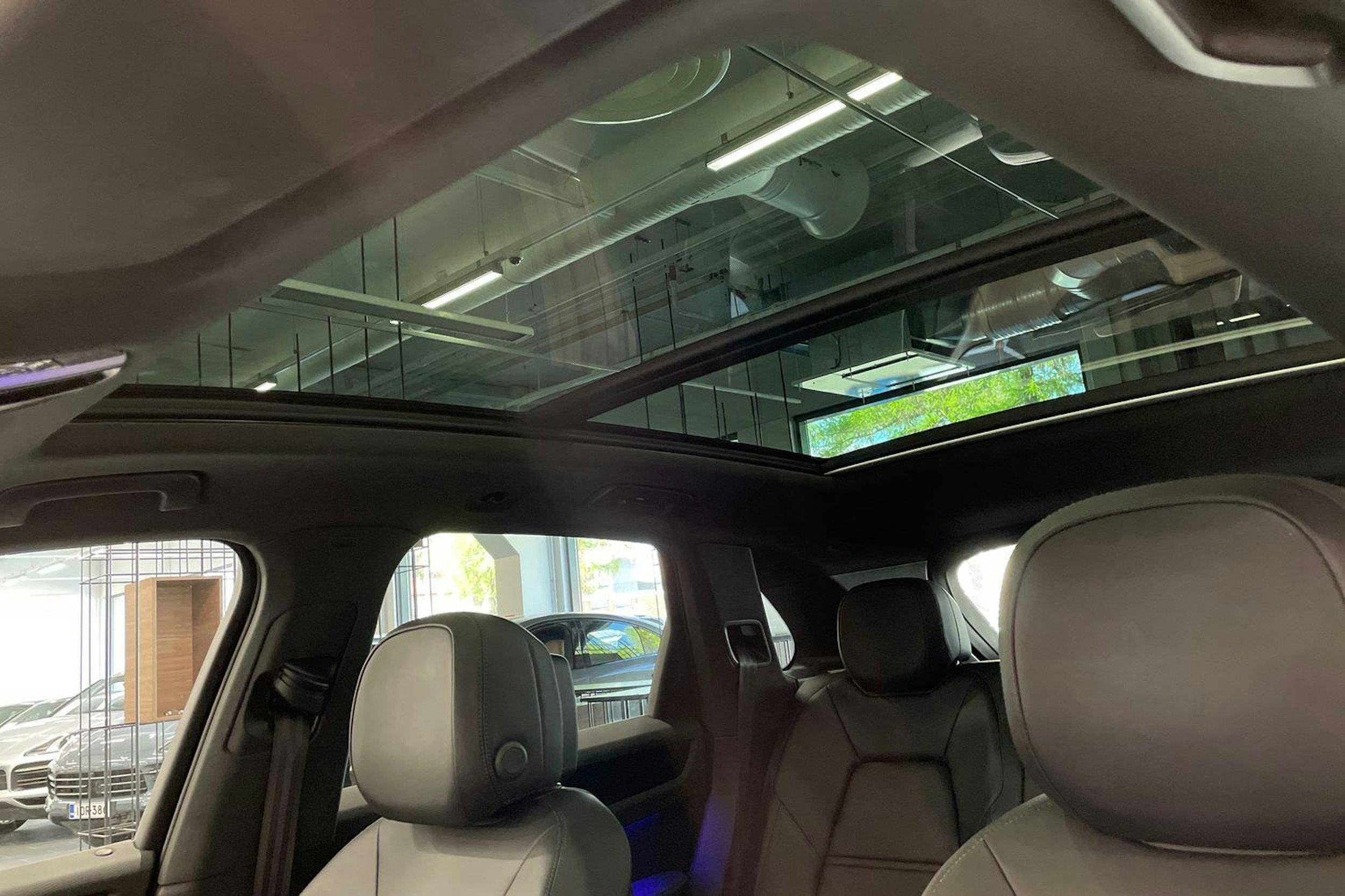 Valkoinen Porsche Cayenne 2021 kuva 21.